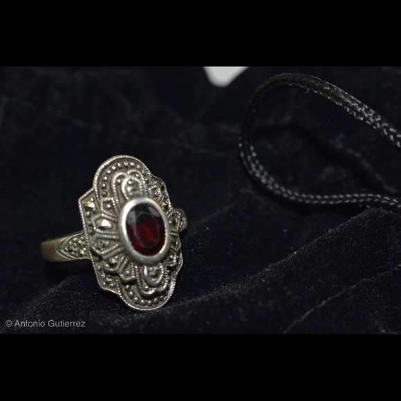Vintage Ring - Picture 1 of 5